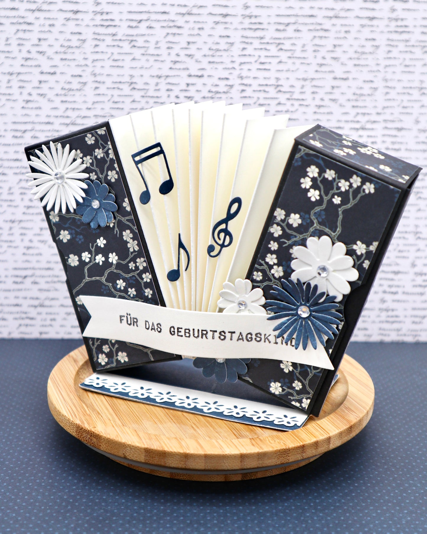 ACCORDION BOX card