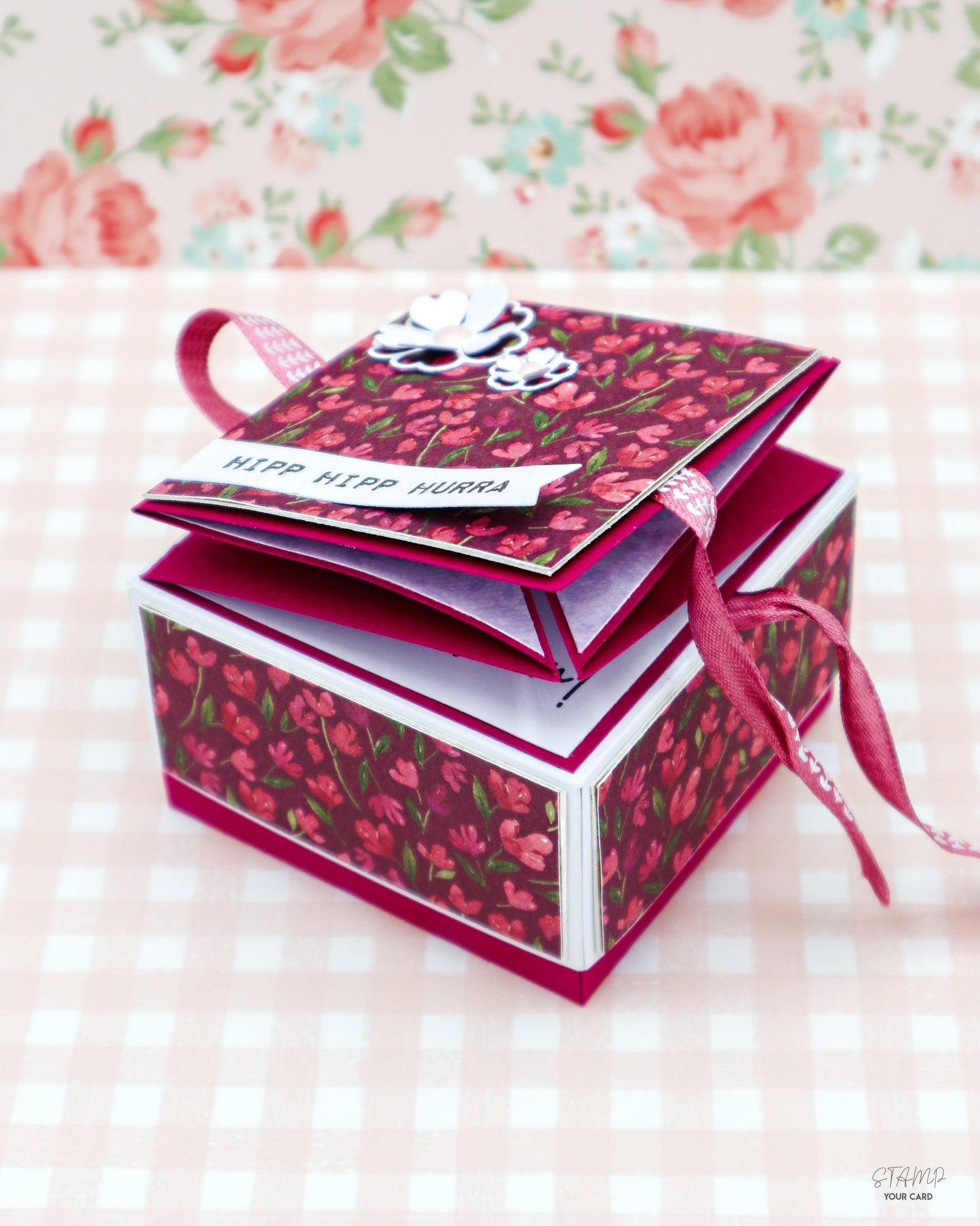 Box mit POP UP Karte