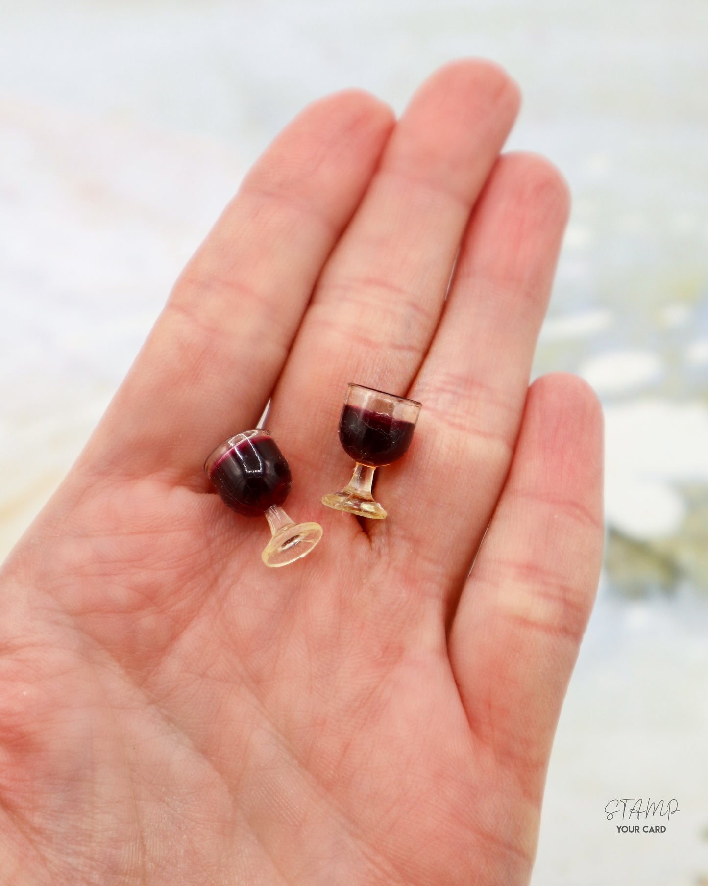 raise your GLAS, Miniatur Weinflasche mit Weingläsern